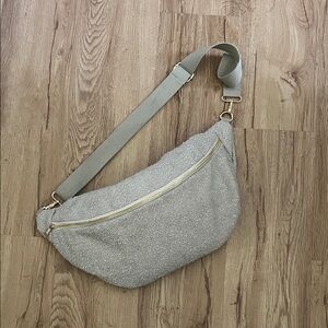 Elegant Gray Shoulder Bag